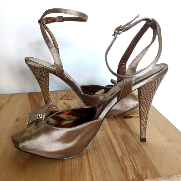 Charles david formal crystal embellished bow peep toe heels 8 - Picture 2 of 13
